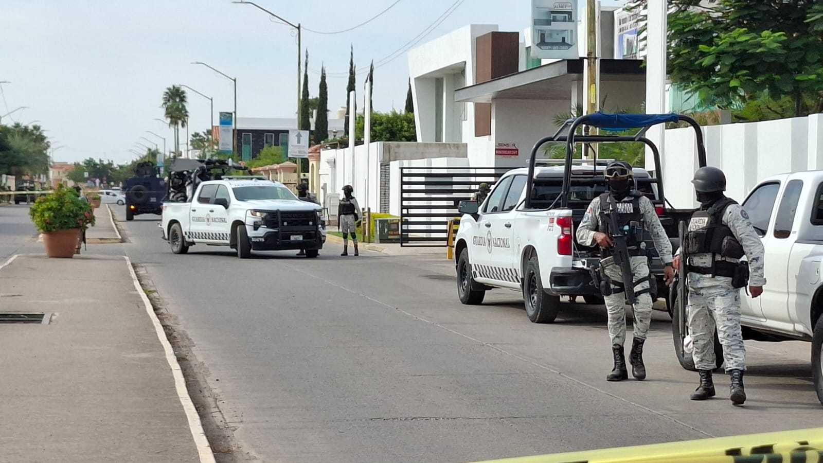 Operativo deja cinco detenidos, armas y autos asegurados