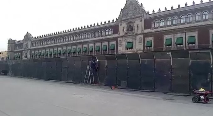 Blindan Palacio Nacional con vallas previo a la marcha de la Generación Z
