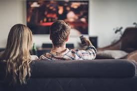 Pareja viendo la TV
