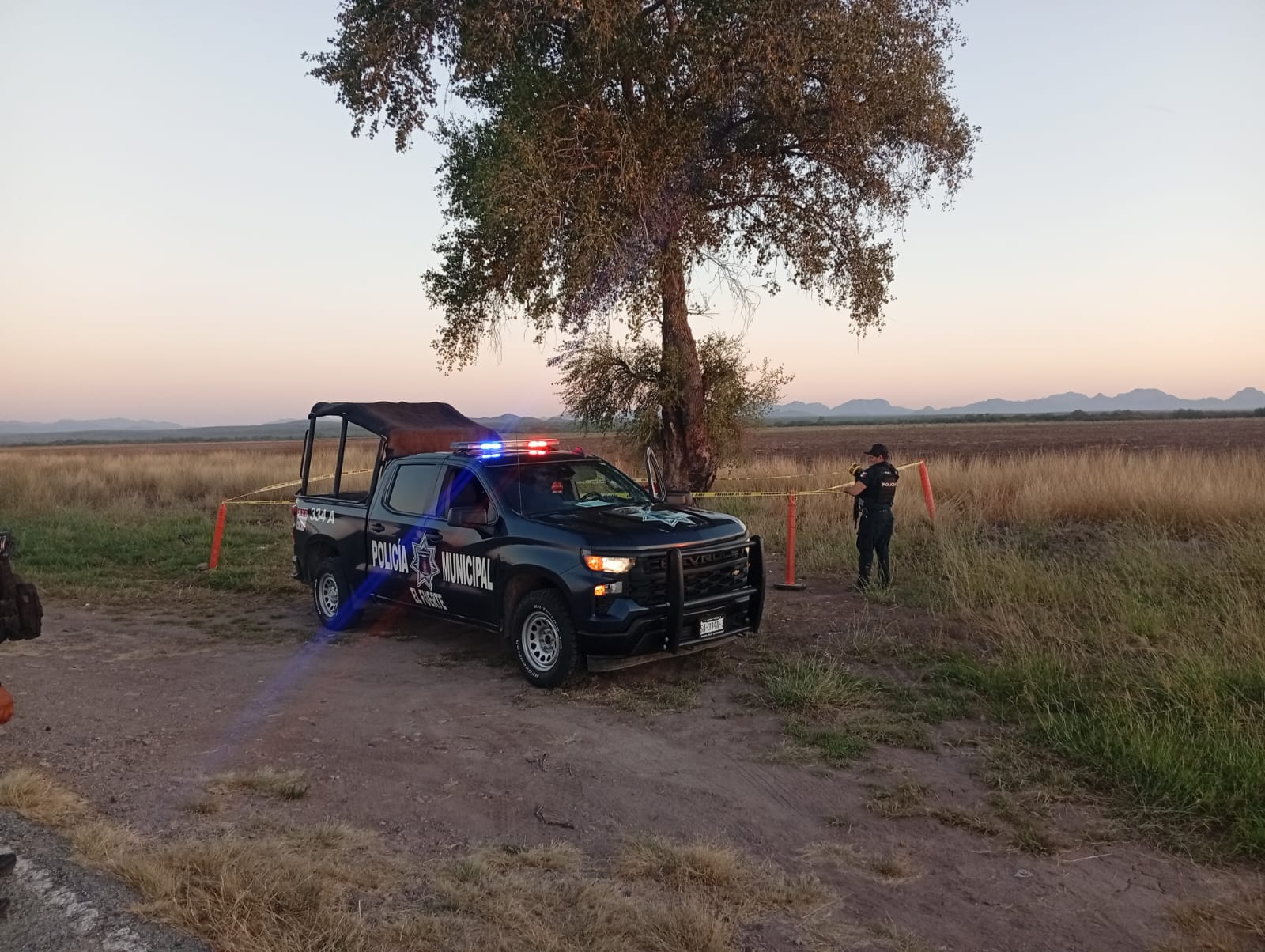 Patrulla de la Policía Municipal de El Fuerte en escena del crimen