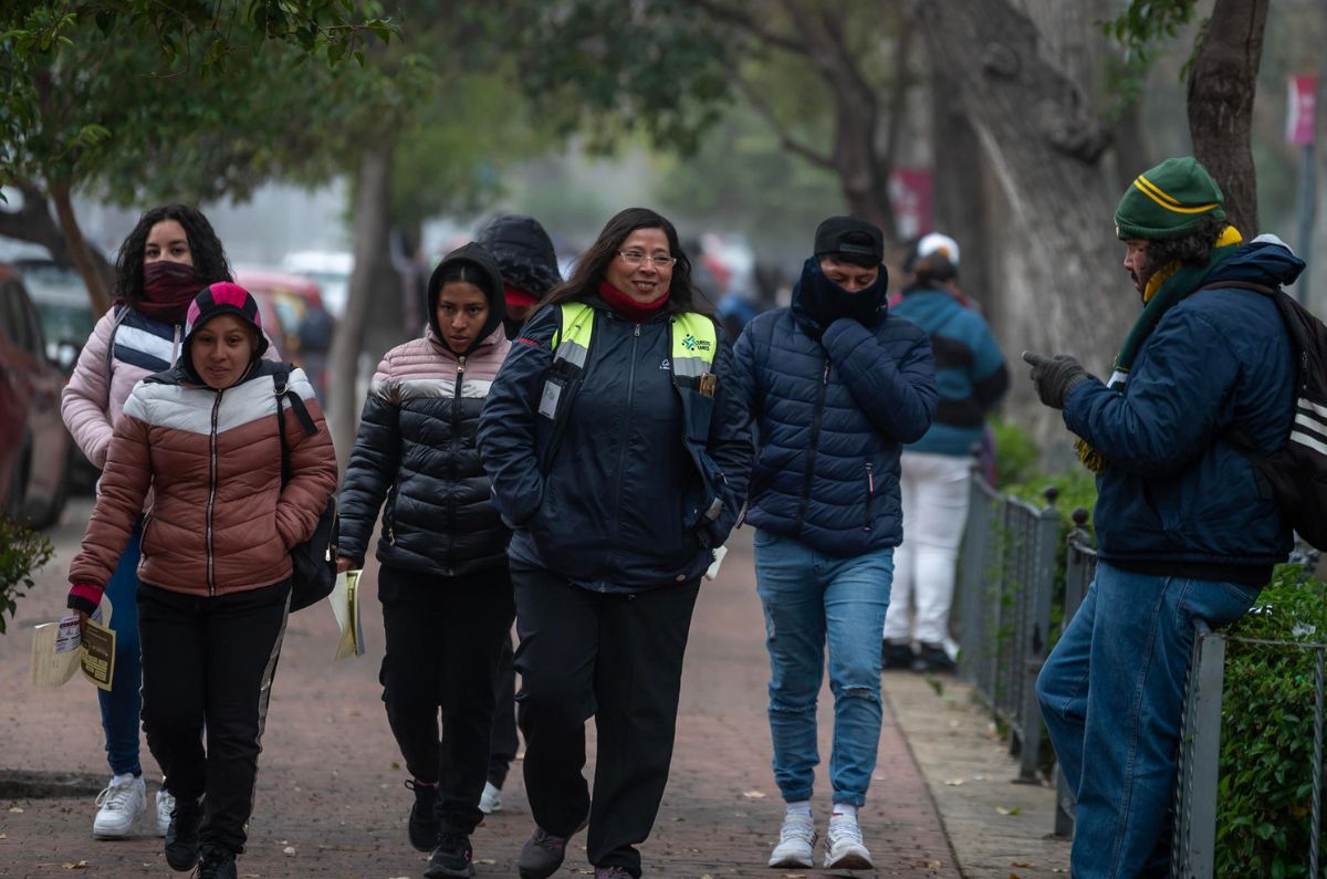 Personas abrigadas por el frío en México