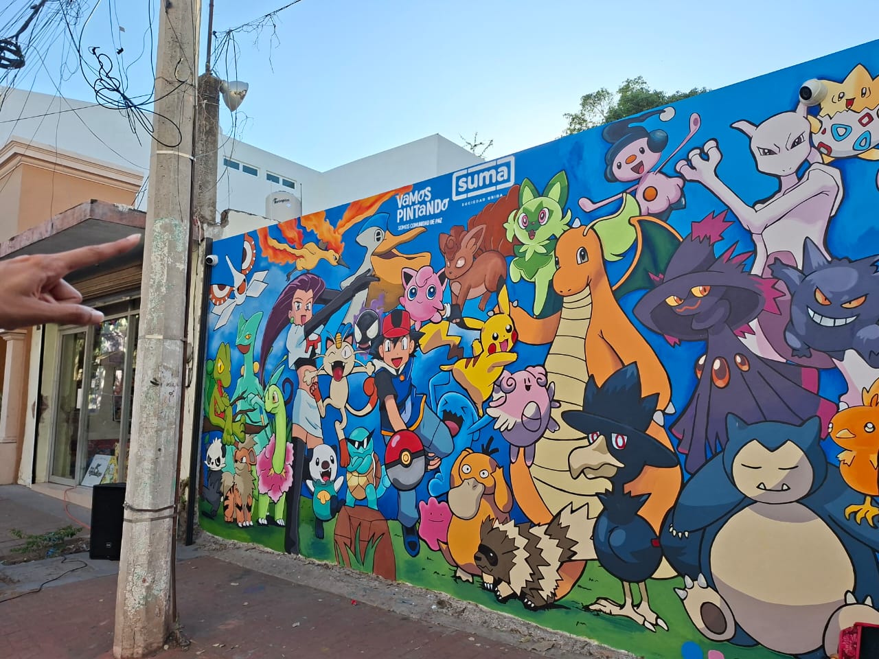 mural del pokemon pintado en una pared