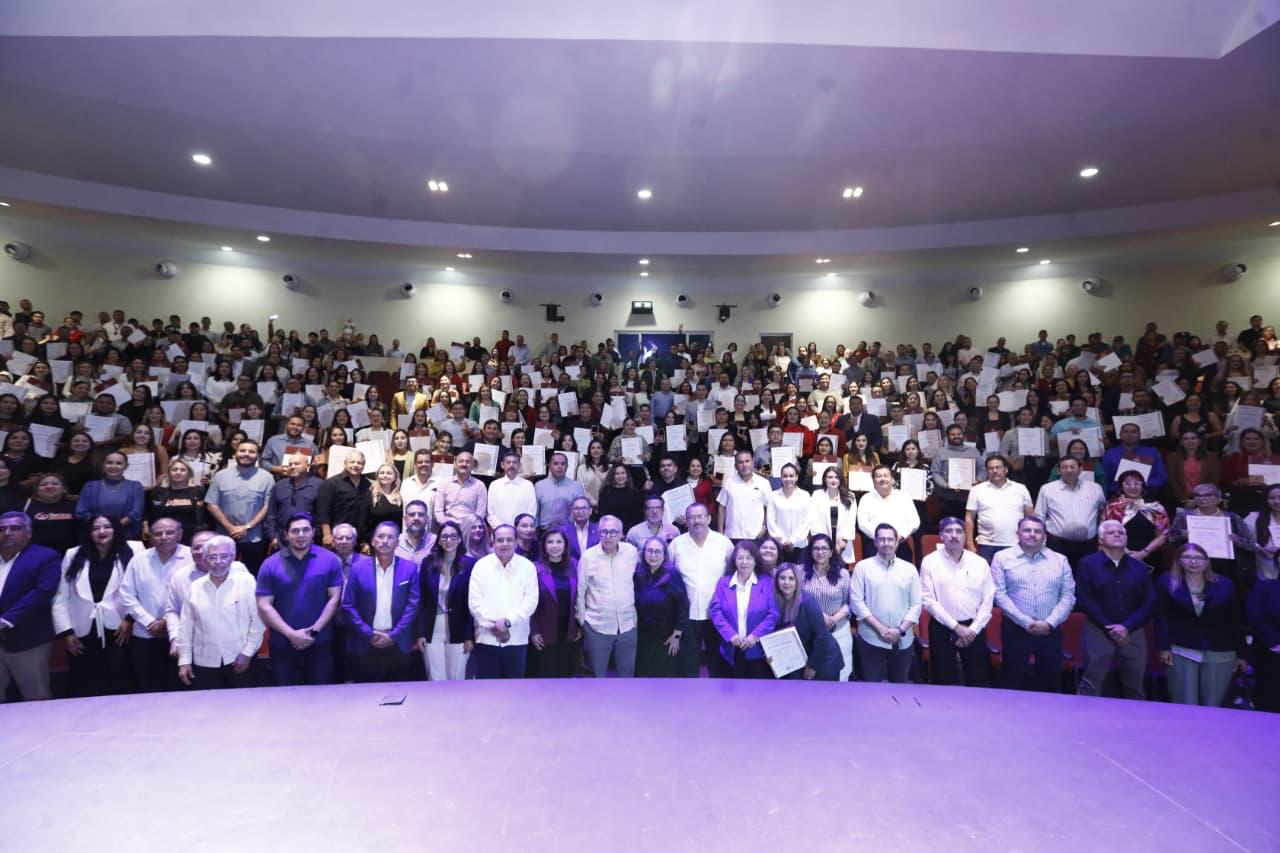Rocha Moya entrega estímulos económicos a docentes por el curso en Práctica Educativa 2025