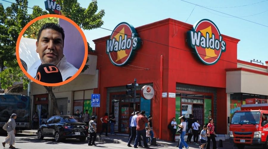 Jesús Bill Mendoza junto a la sucursal de Waldo´s clausurada en Culiacán
