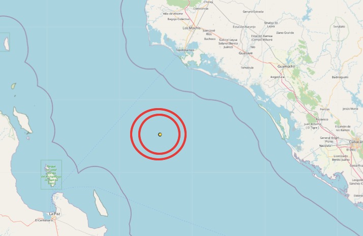 Imagen satelital del Golfo de Baja California en el que se registró un sismo, en un círculo rojo el epicentro del sismo