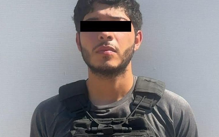Persona detenida en operativo en Eldorado con cinta negra en los ojos