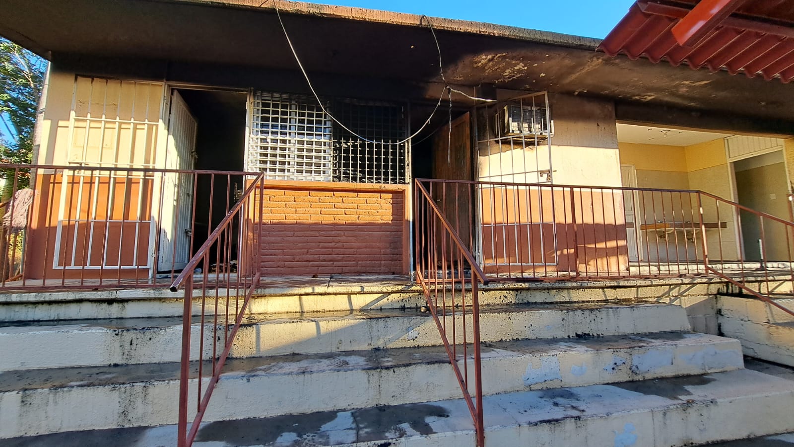 Escuela incendiada en Culiacán