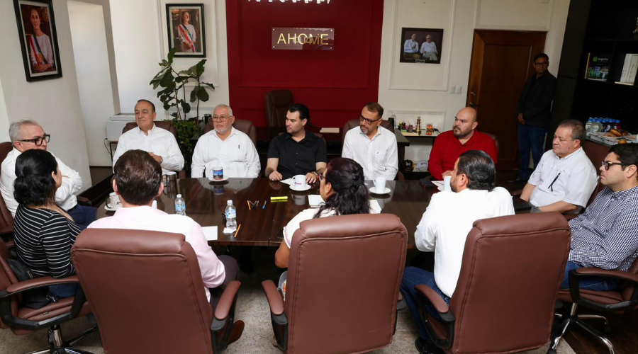 Reunión en despacho del Ayuntamiento de Ahome para el tema de obras prioritarias