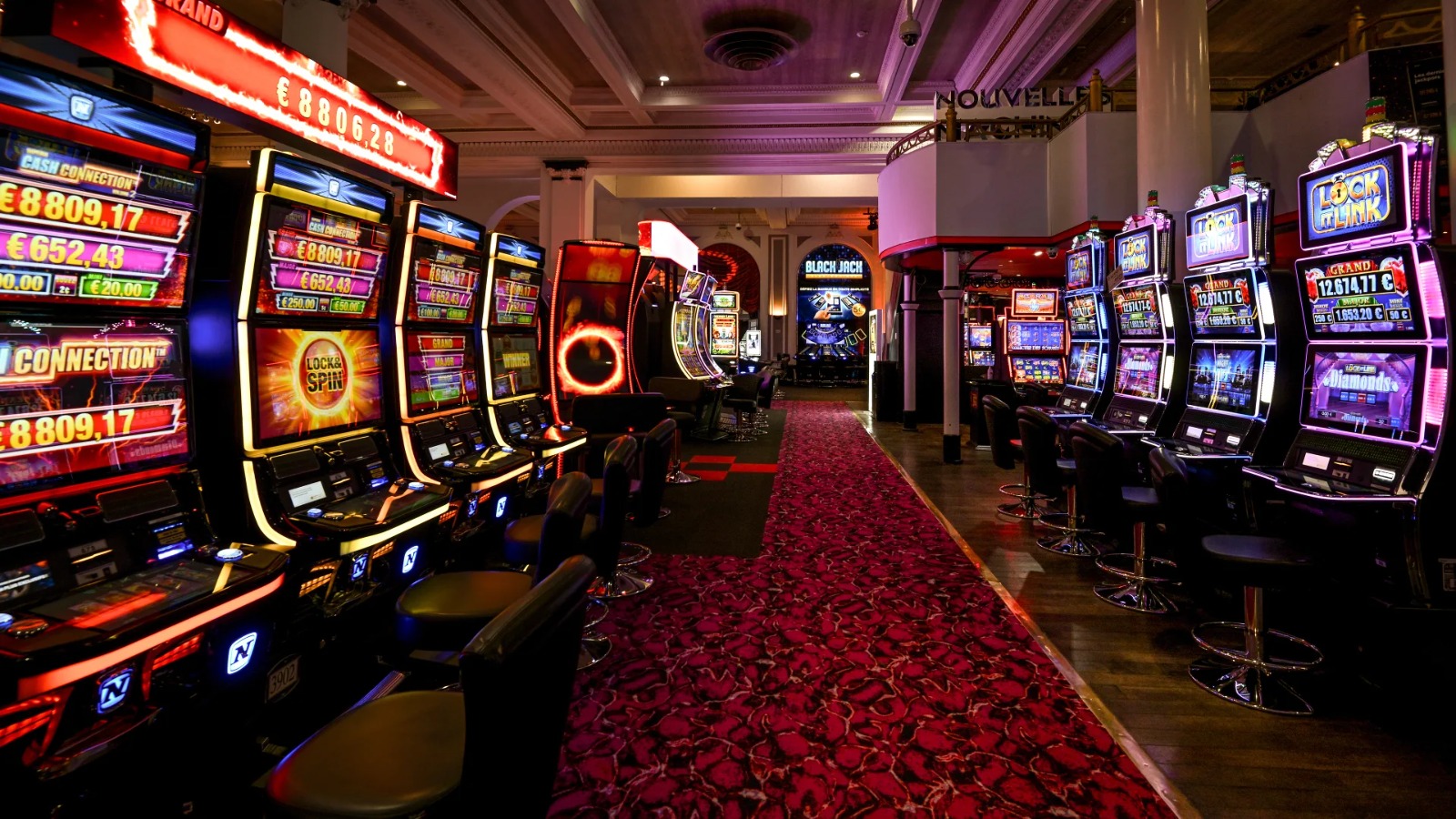 Máquinas de juego en un casino