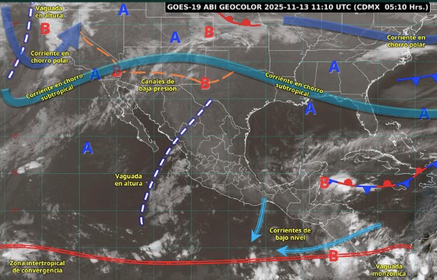 Imagen satelital de México indicando los sistemas meteorológicos activos en México