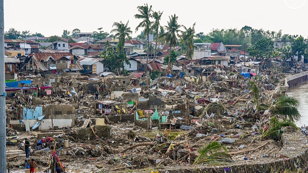Supertifón Fung-wong provoca evacuaciones masivas en Filipinas mientras avanza hacia Taiwán