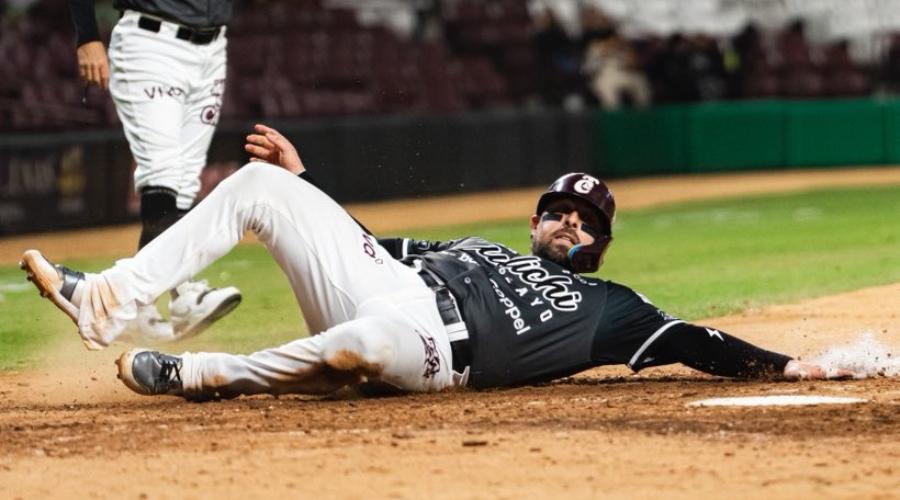 Barrida de jugador de Tomateros en la Liga Mexicana del Pacífico