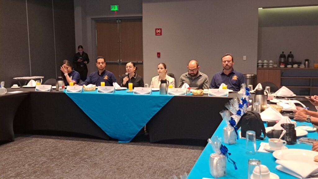 Conferencia de prensa en la Universidad Politécnica de Sinaloa (Upsin)
