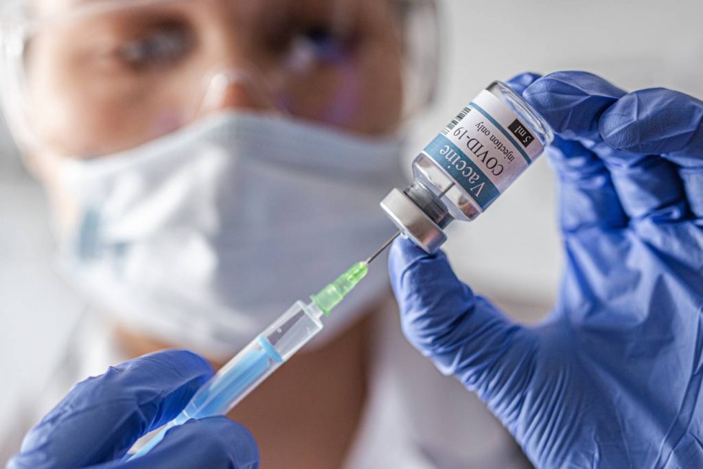 Vacúnate contra la influenza y el Covid