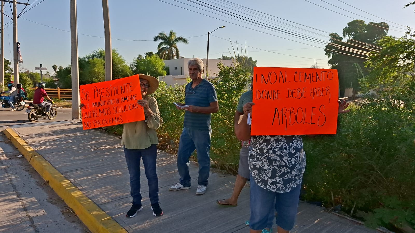 Vecinos del sector sur de Los Mochis se manifiestan para pedir que les respeten las áreas verdes