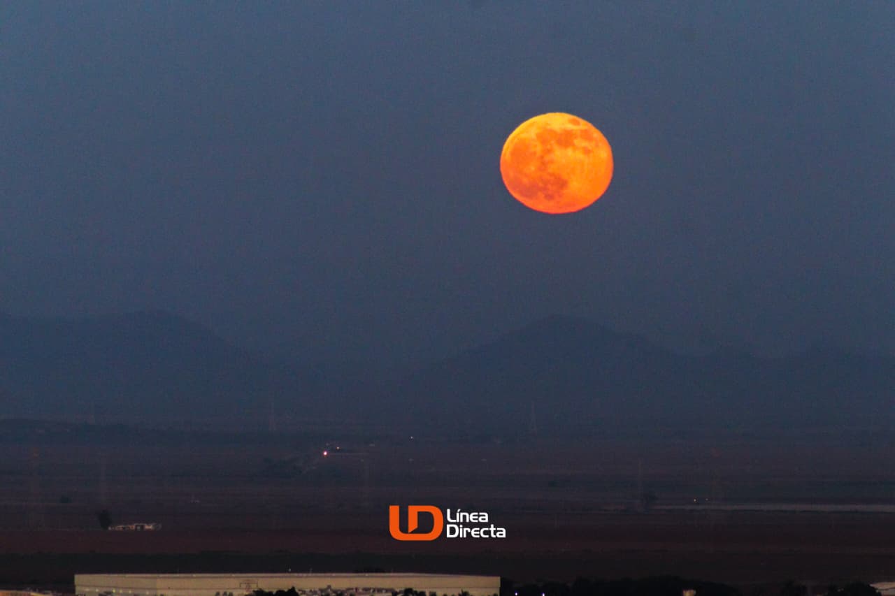 La superluna Castor desde el Cerro de La Memoria en Los Mochis, Sinaloa ¡Espectacular!
