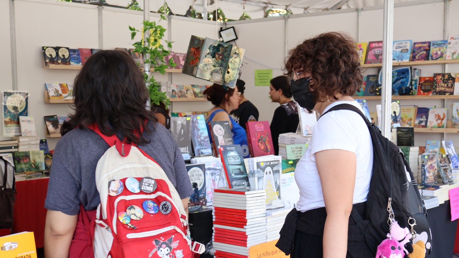FIL Culiacán 2025 vive su segundo día con literatura, música, cine y magia para chicos y grandes
