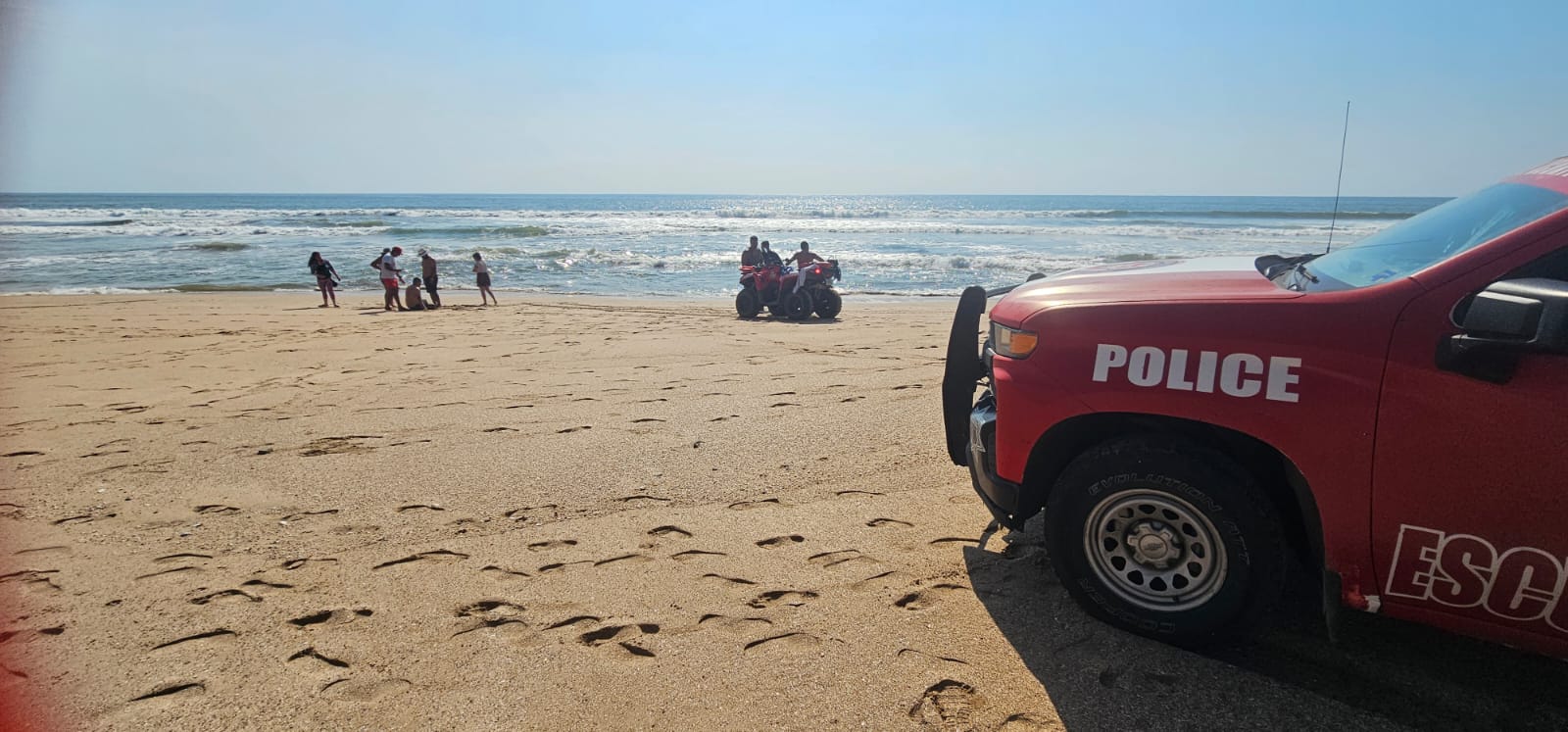 Salvavidas municipales ponen a salvo a tres personas en distintas zonas de playa de Mazatlán