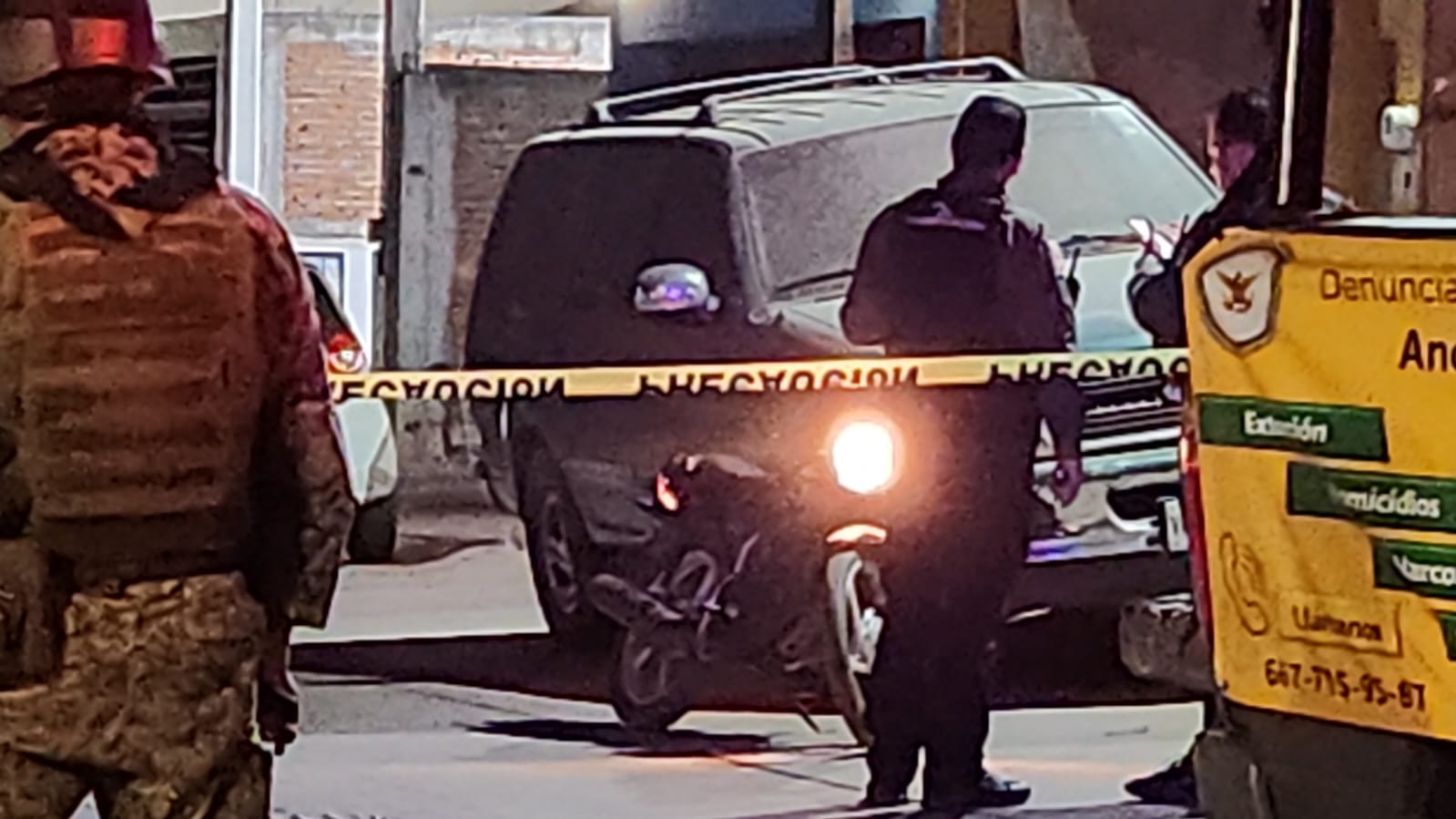 Policías y militares en escena del crimen