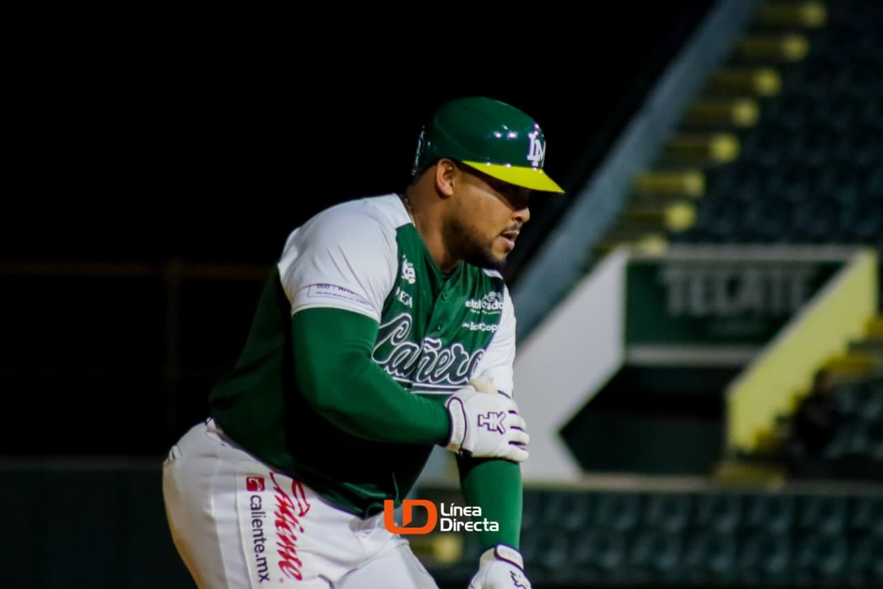 Yasmany Tomás corriendo las bases en el Chevron Park