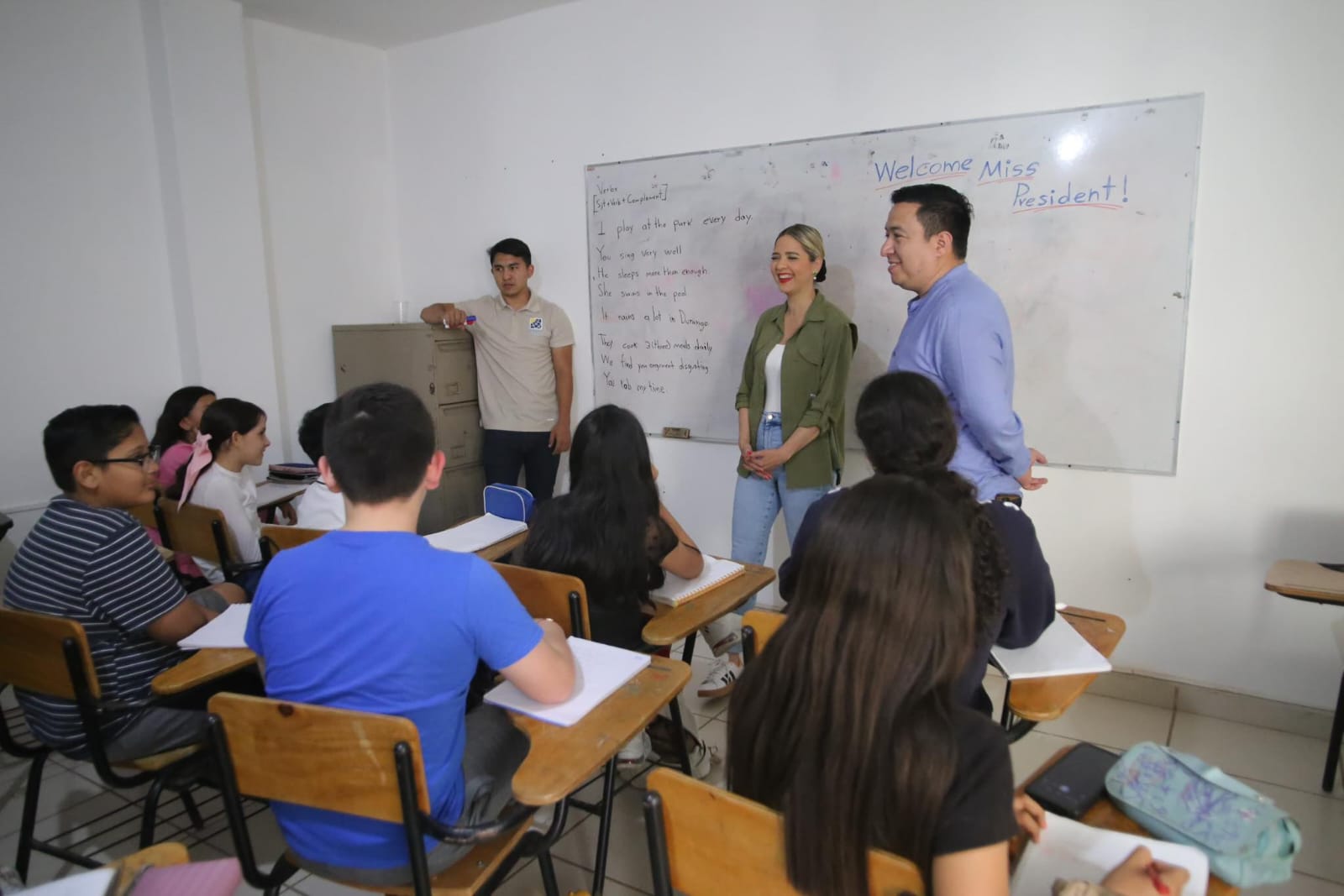 Estrella Palacios Domínguez entrega apoyos sociales