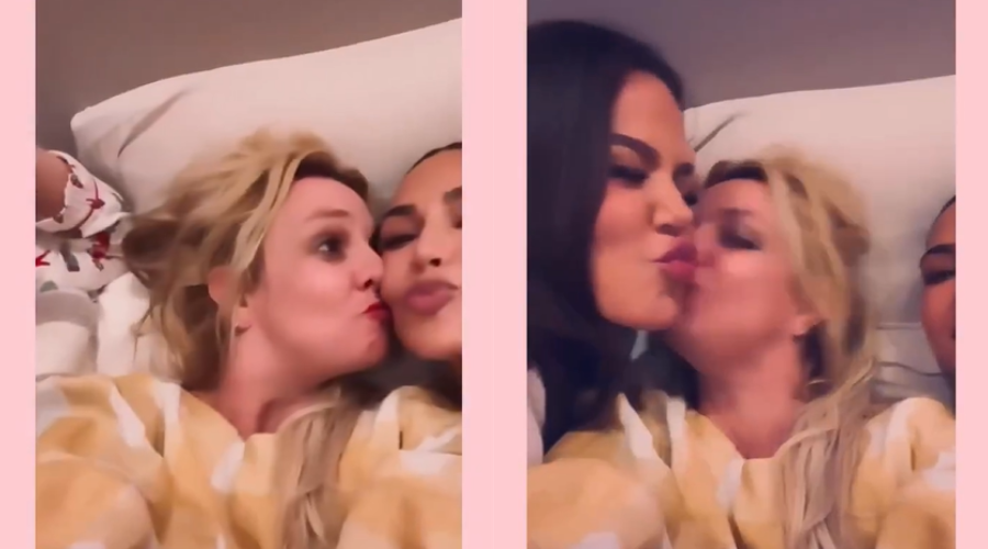 Britney Spears recostada junto a las hermanas Kardashian.
