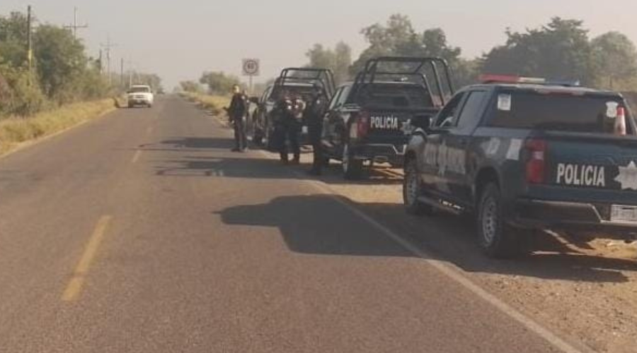 Policía de Guasave en operativo tras supuesto despojo de una camioneta