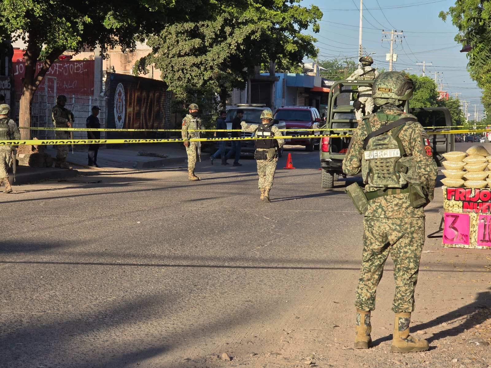 Militaeres en zona de ataque armado