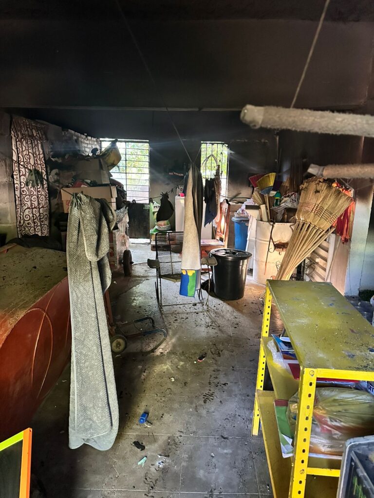 Interior de cerveceria tras incendio en San Ignacio