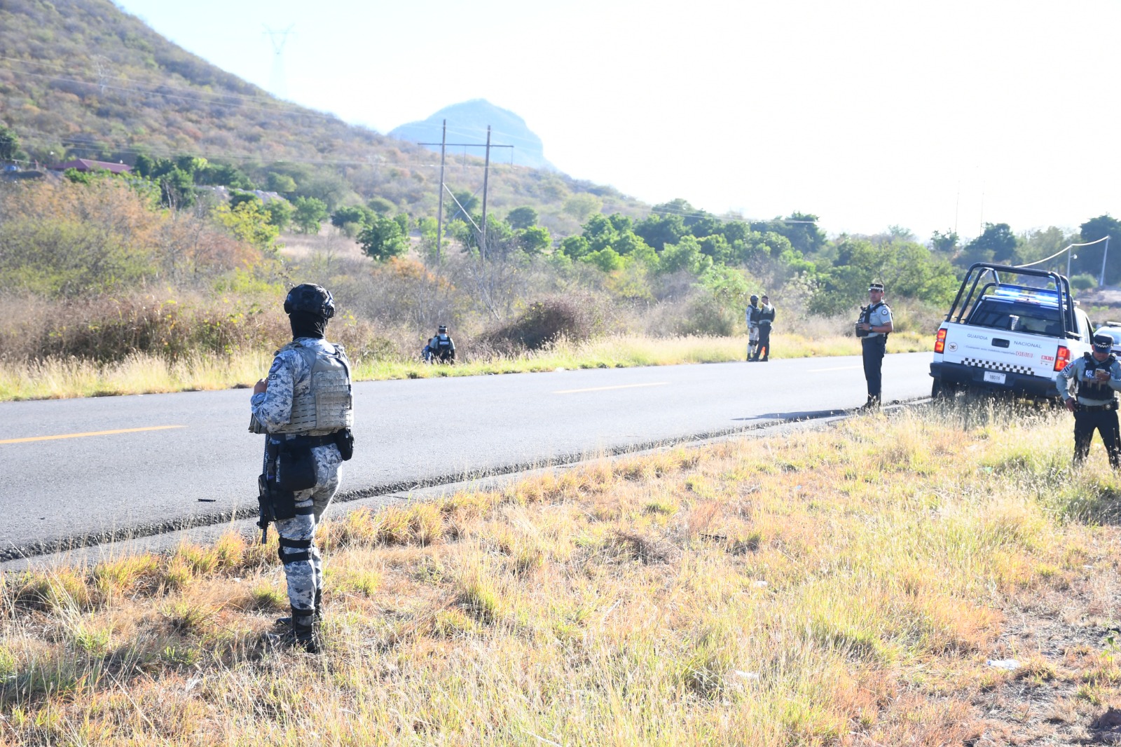 Elementos de la Guardia Nacional en una carretera