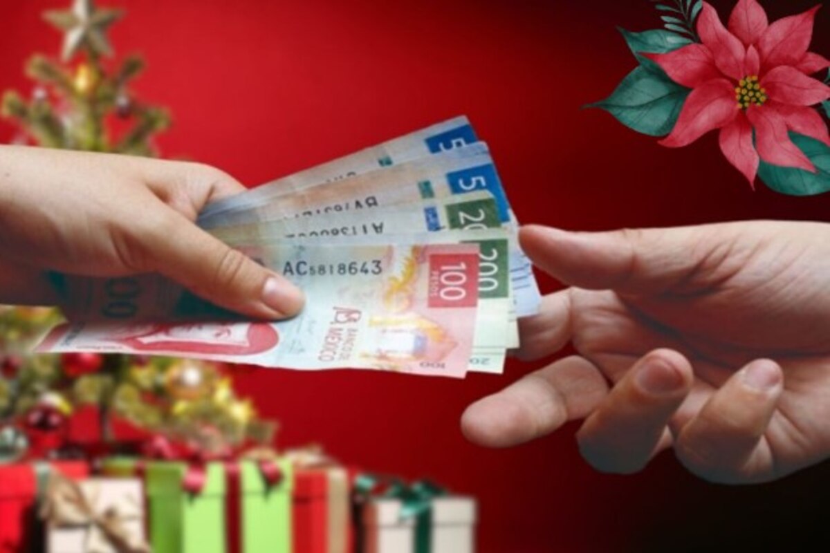 dinero en mano con imagenes navideñas d fondo