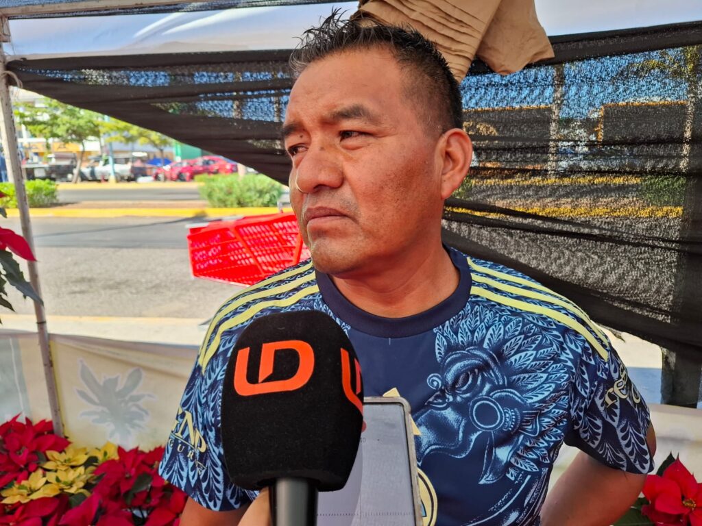 Abraham Casio, comerciante de flores y plantas en Mazatlán