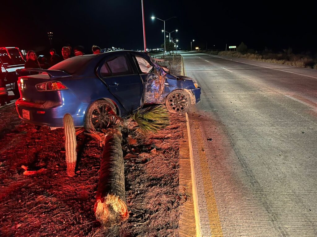 Accidente automovilístico por la carretera Mochis-Topolobampo