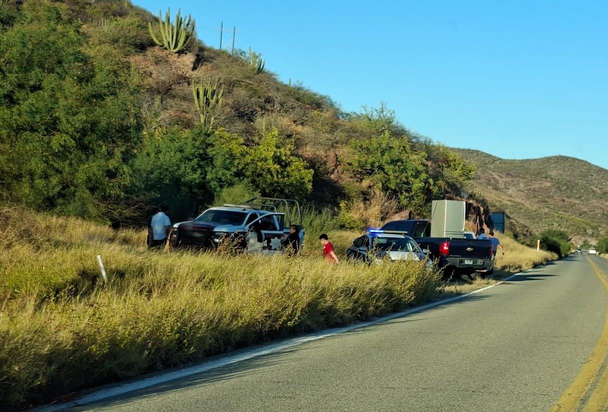 Mujer y su bebé resultan lesionadas en salida de camino