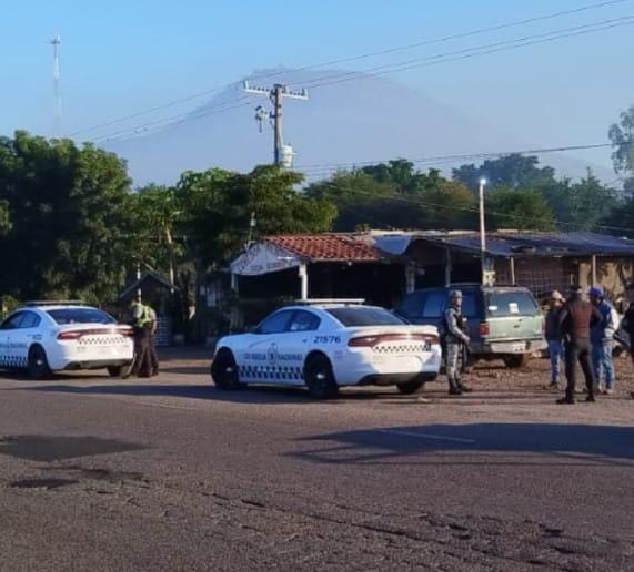 Vehículos de la Guardia Nacional estacionados