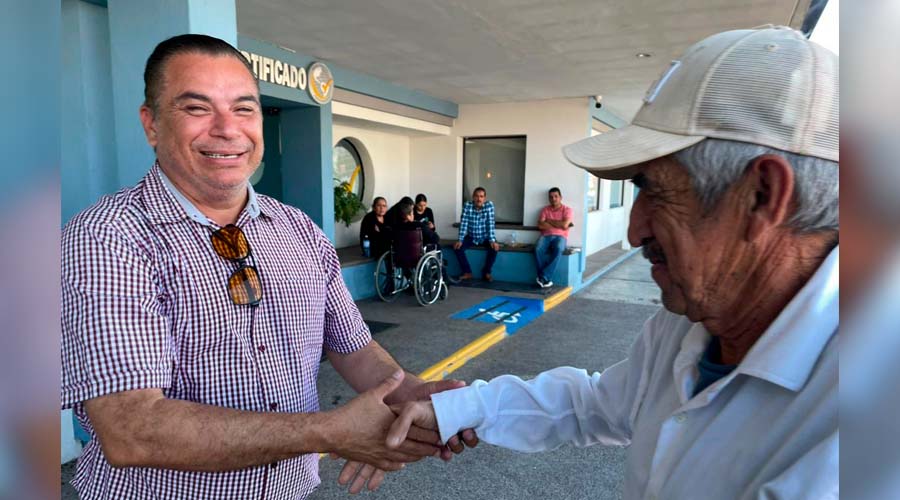 Adulto Mayor viaja desde San Blas para apoyar a Melissa