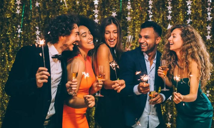 ¿Qué quieres atraer en 2026? Estos son los significados de los colores en la ropa para la Nochevieja