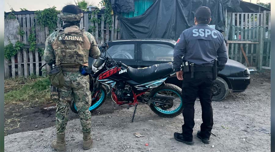 Elementos de SSPC y Marina aseguran motocicleta en Mazatlán