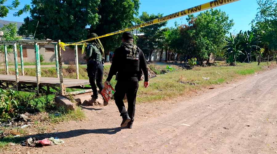 Investigadores de la FGE acuden a lugar donde 2 personas fueron privadas de la vida en Sinaloa