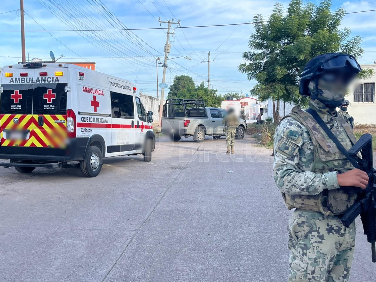 Unidades de emergencia de la Cruz Roja y Ejército Mexicano así como elementos