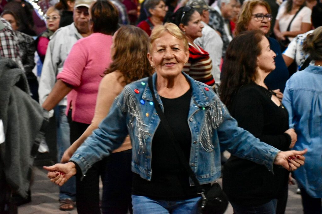 Una persona mayor bailando