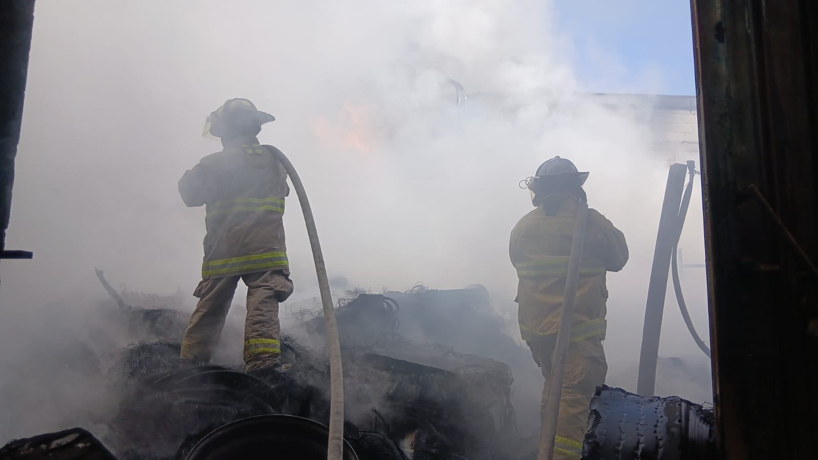 Autoridades confirman 7 muertos tras desplome de avioneta cerca del Aeropuerto de Toluca