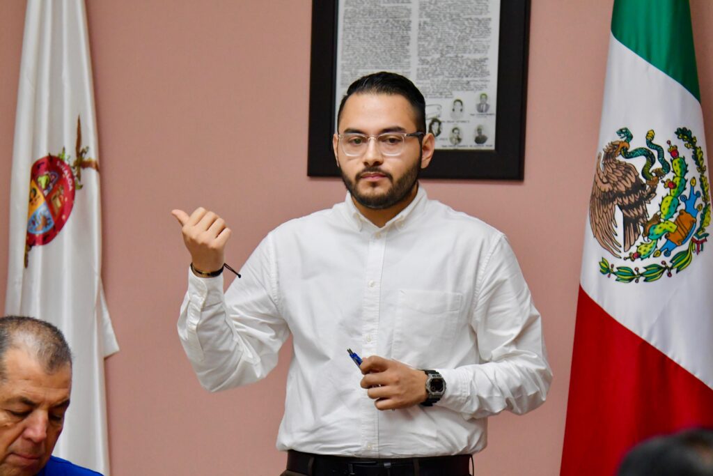 Brayan Aguilera Hernández en una reunión