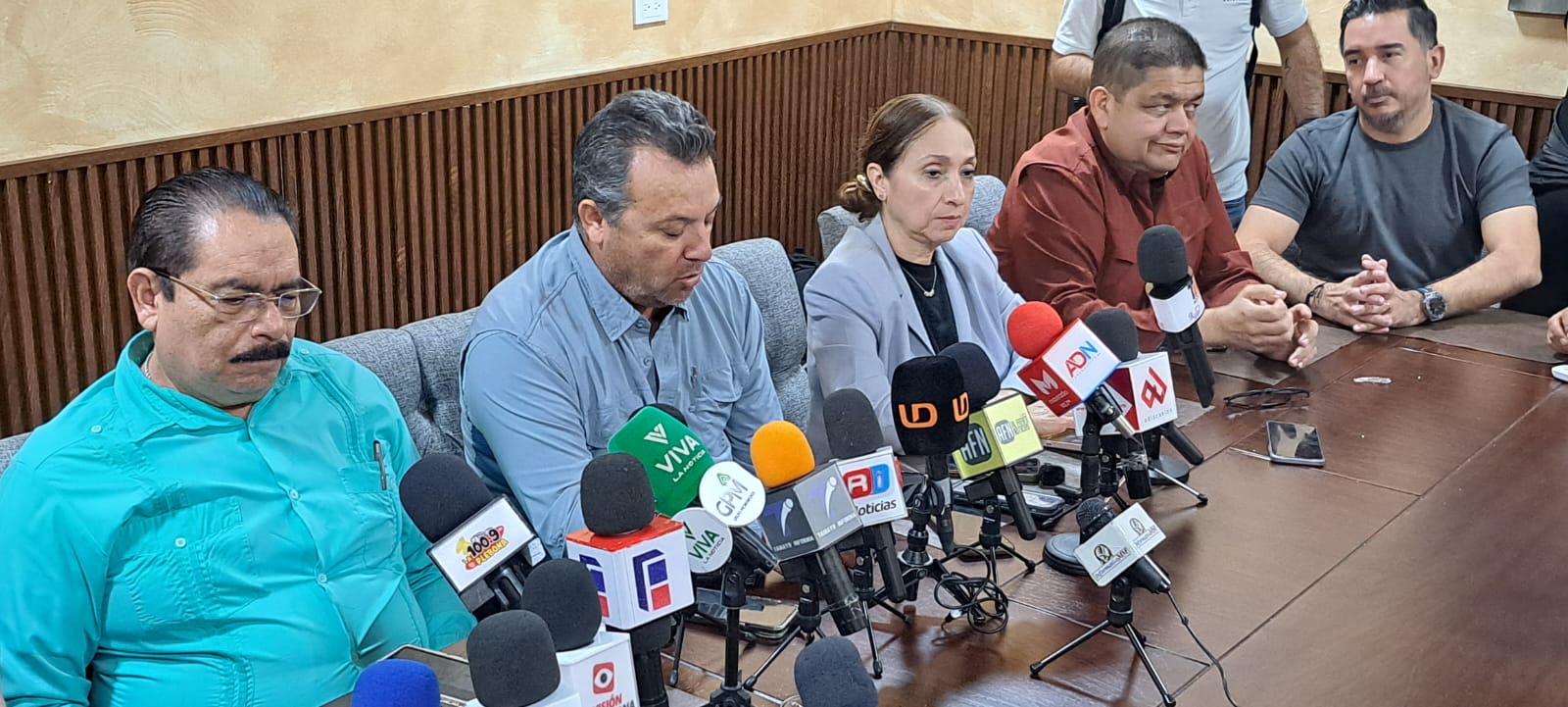 El presidente y equipo de la Comisión de Industria del Colectivo de Organizaciones y Empresarios (CORE 33)