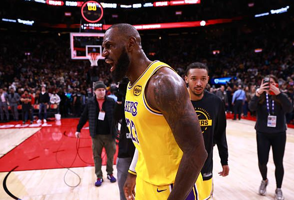 Se acaba la racha histórica de LeBron: 1,297 juegos con doble dígito llegan a su fin
