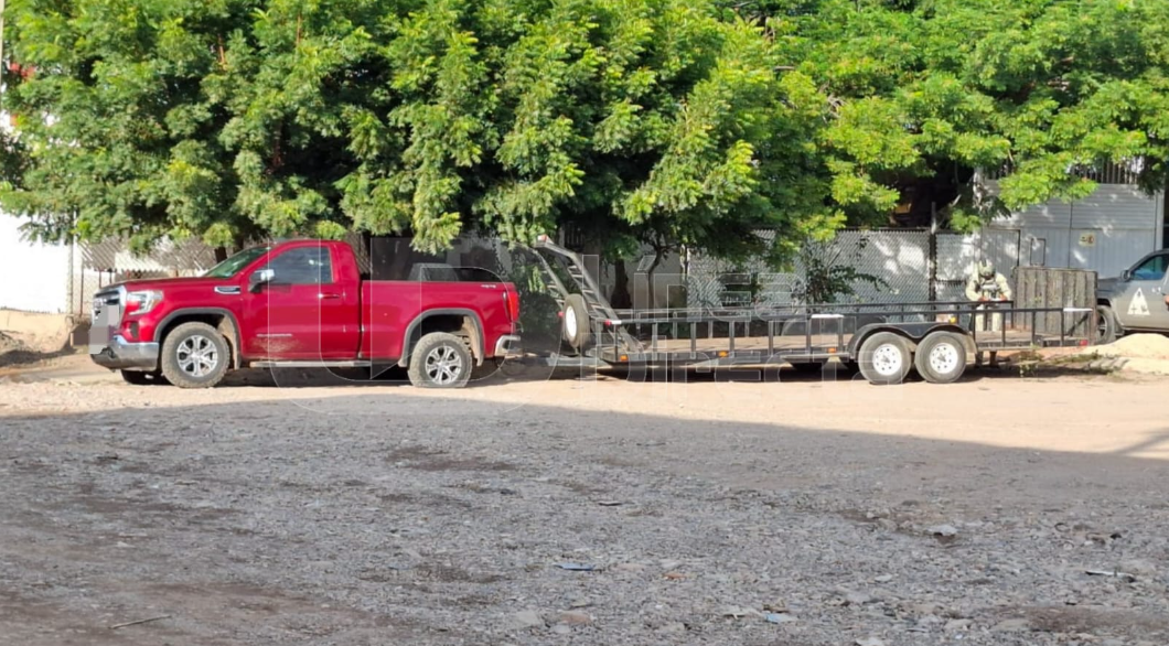 Disparan contra camioneta estacionada junto a iglesia en la colonia Emiliano Zapata en Culiacán