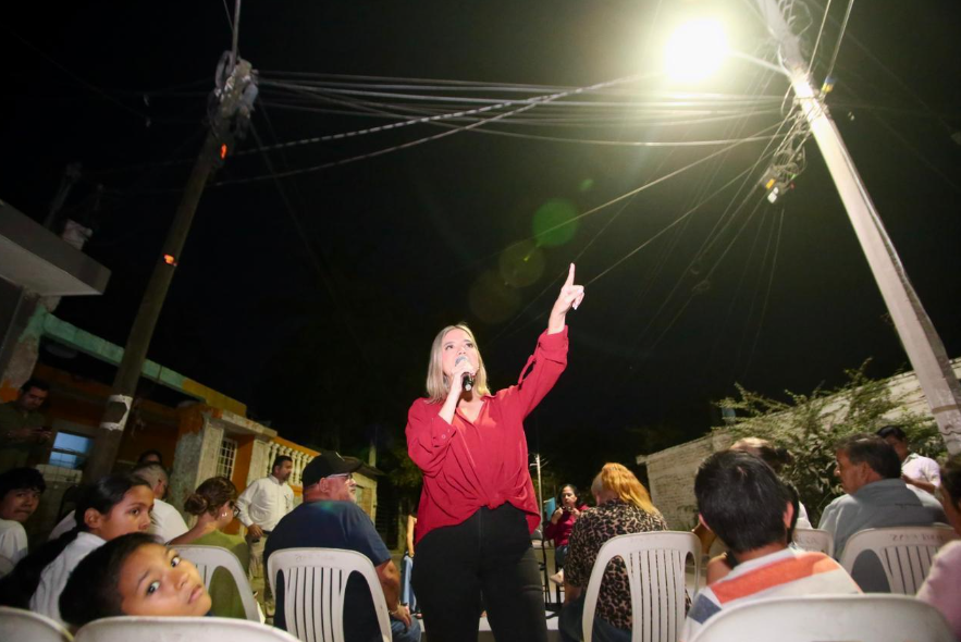 Llevan bienestar a familias de Mazatlán con obras de pavimentación y alumbrado en estas dos colonias
