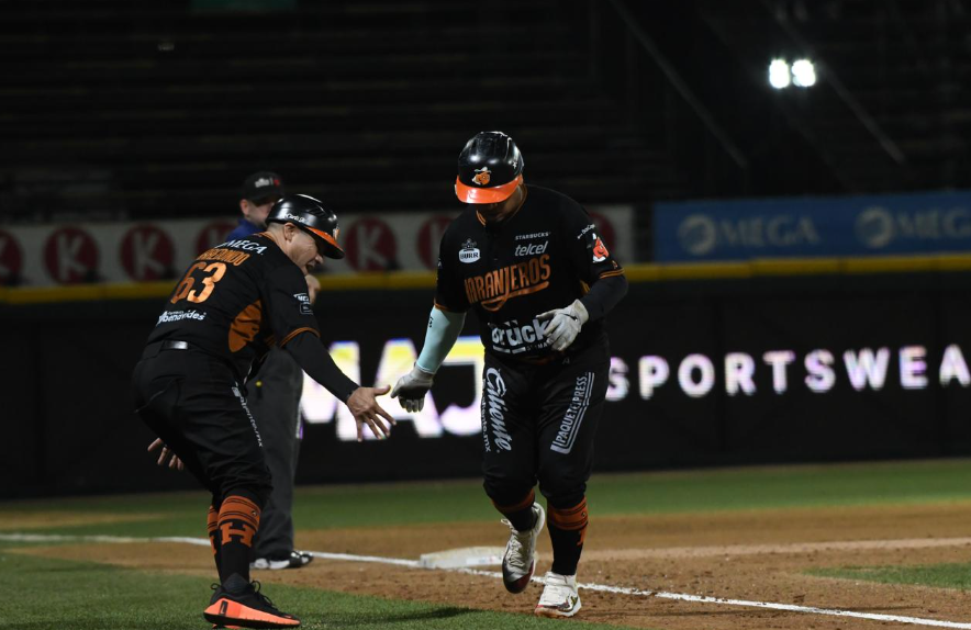 ¡Pegan primero! Willy Calhoun y Terry Bowens guiaron a los Naranjeros al triunfo sobre Algodoneros