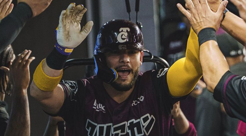 ¡Serie guinda! Tomateros vence a Cañeros de Los Mochis y asegura la serie en Culiacán