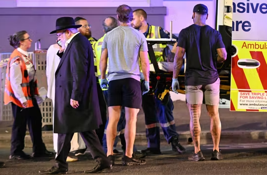 Sube a 16 el número de víctimas mortales tras ataque armado en Bondi Beach, Australia